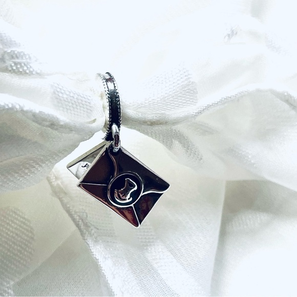 📜 NWOT Hogwarts Acceptance Letter Charm – Harry Potter ✨ - Picture 6 of 14
